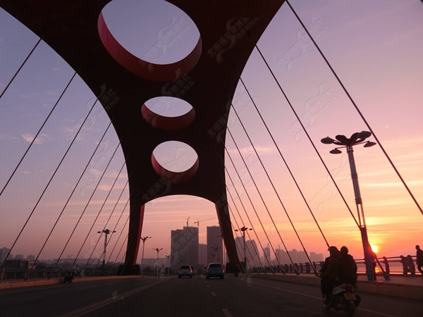 �������V������������